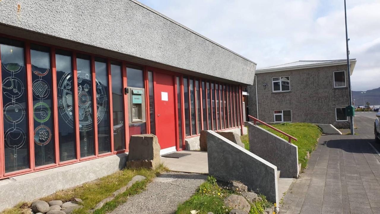 The Bank Sleeping Guesthouse Neskaupstaður Eksteriør bilde